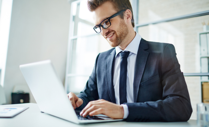 investor researching bridge lenders on laptop